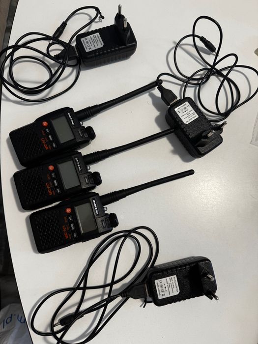 3 Statii Walkie-talkie Baofeng UV-3R, trei bucati, 350 de lei