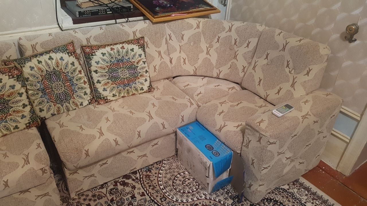 Уголок сотилади.