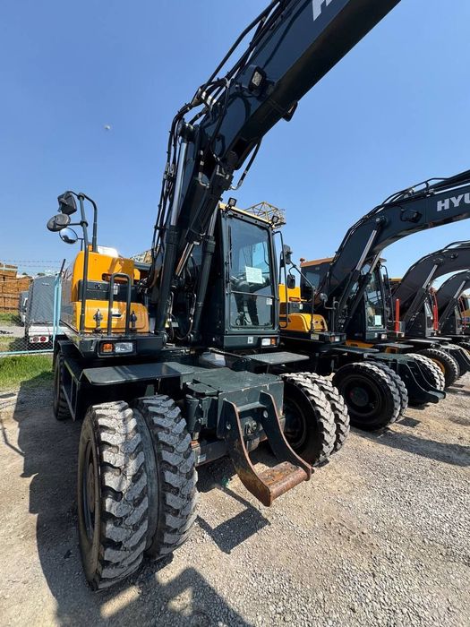 Экскаватор хизмати