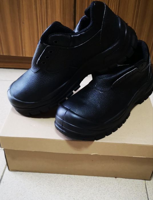 Работни обувки НОВИ