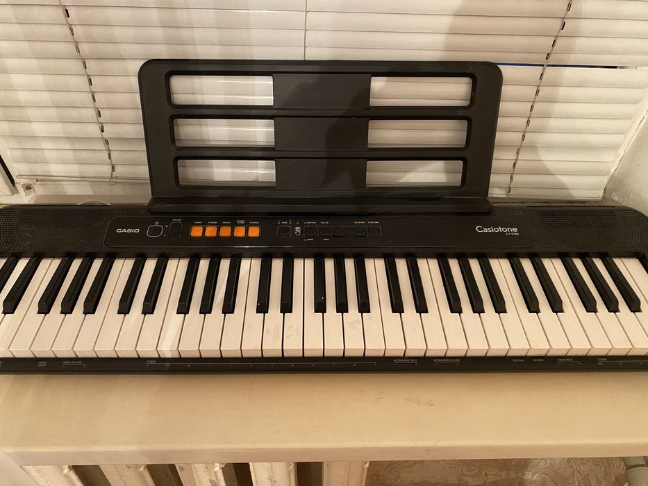 продам синтезатор