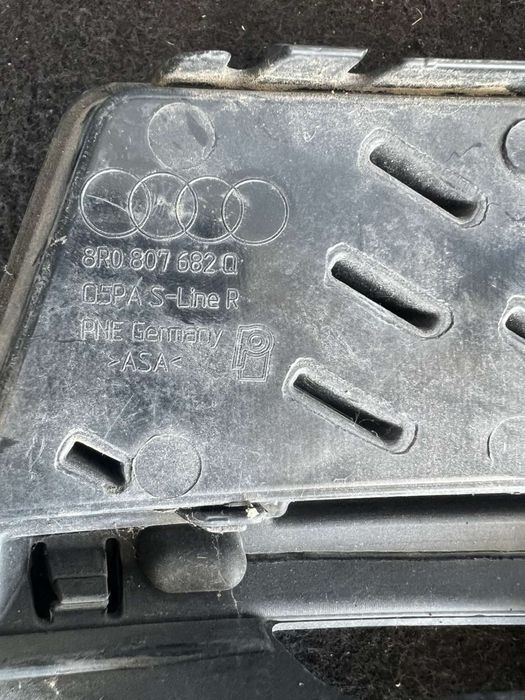Решетка с отвор за дистроник броня Audi Q5 Sline Facelift 8r0807682Q