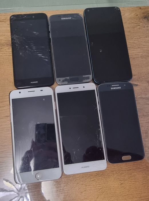 Различни видове смартфони за части