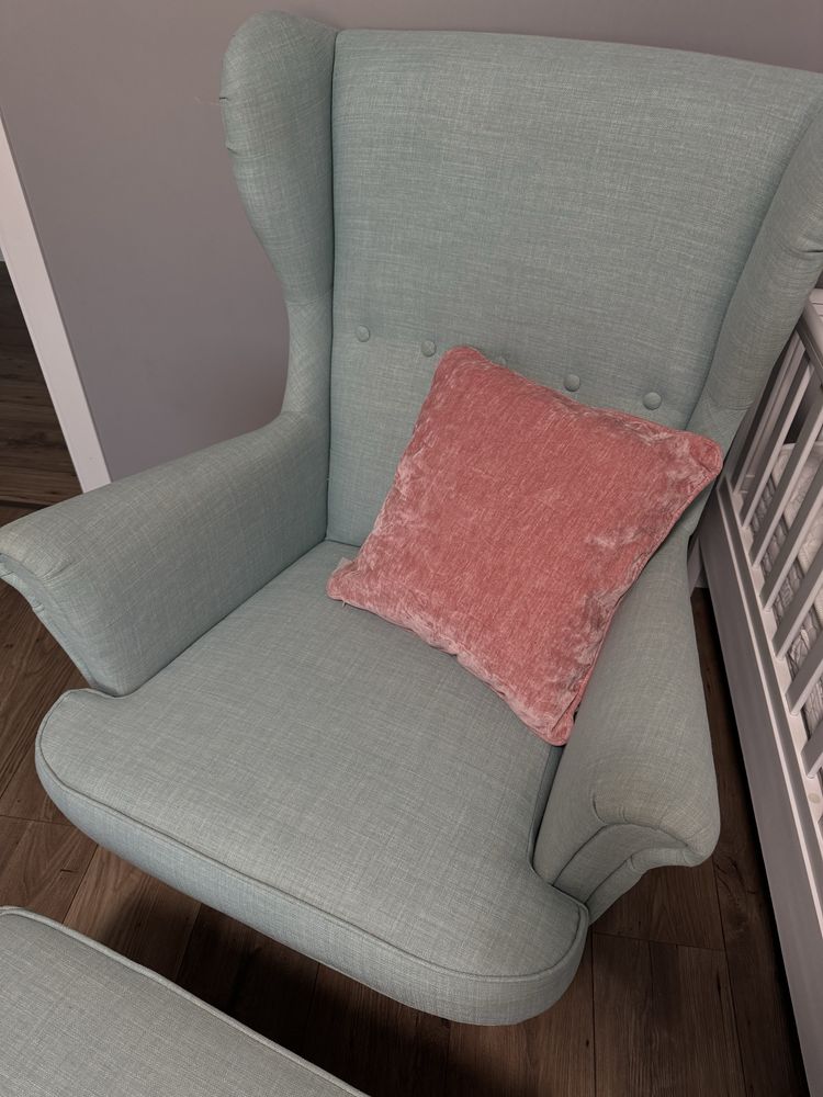 Кресло STRANDMON IKEA + табуретка