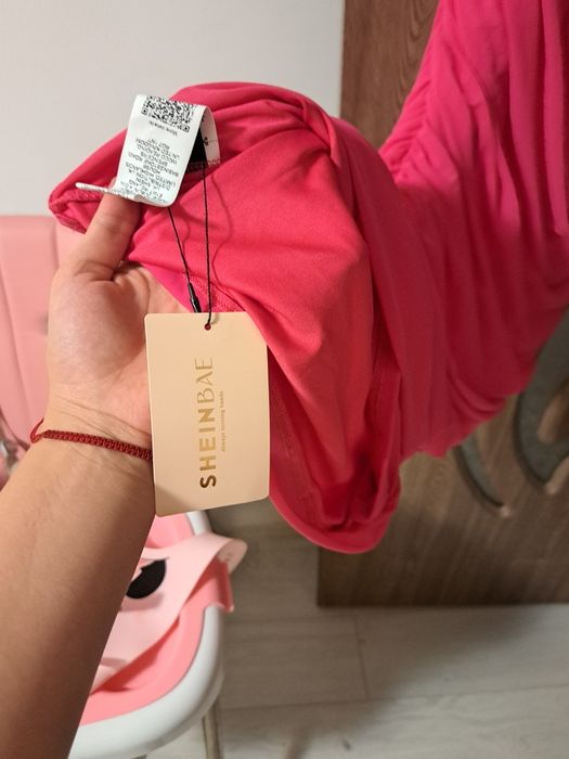 Rochie nouă ,o vand pentru ca am comandat o prea mare.