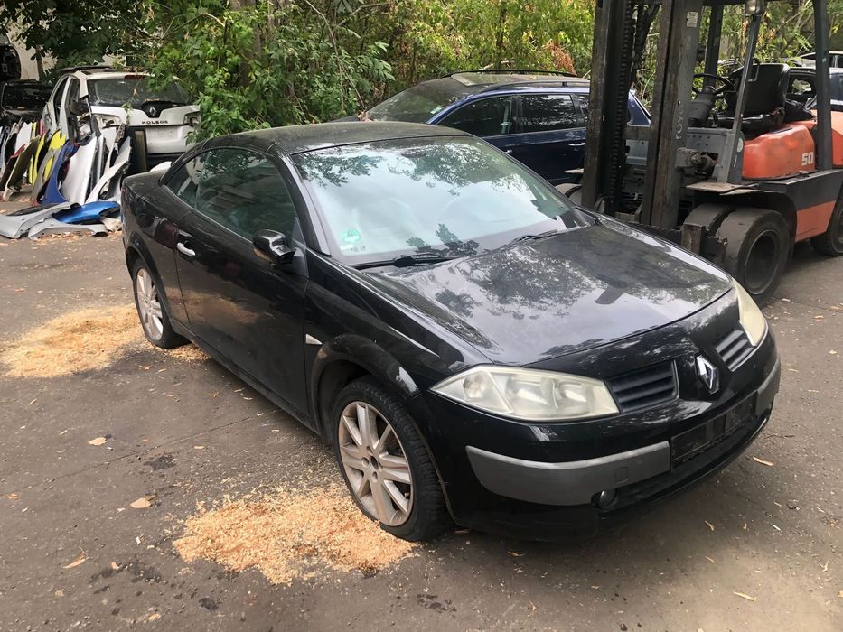Dezmembrez Renault Megane cabrio negru 1,6 16v 2005