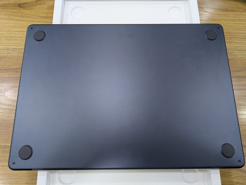 MacBook air M2 15   8 256  midnight