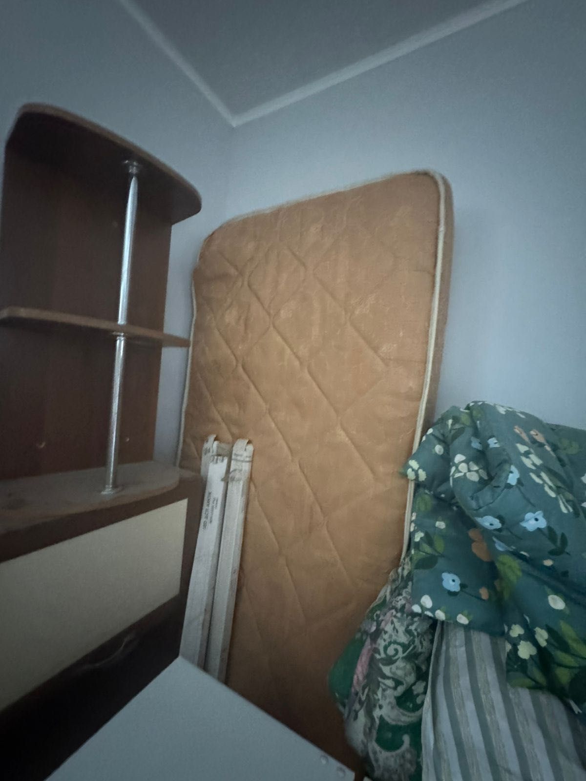Кровать и матрас, бесплатно