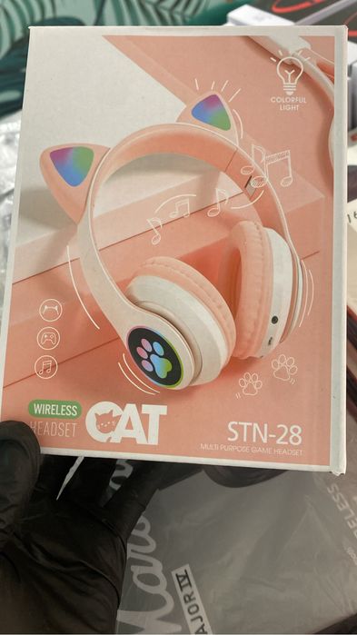 Арзан багада наушниктер.