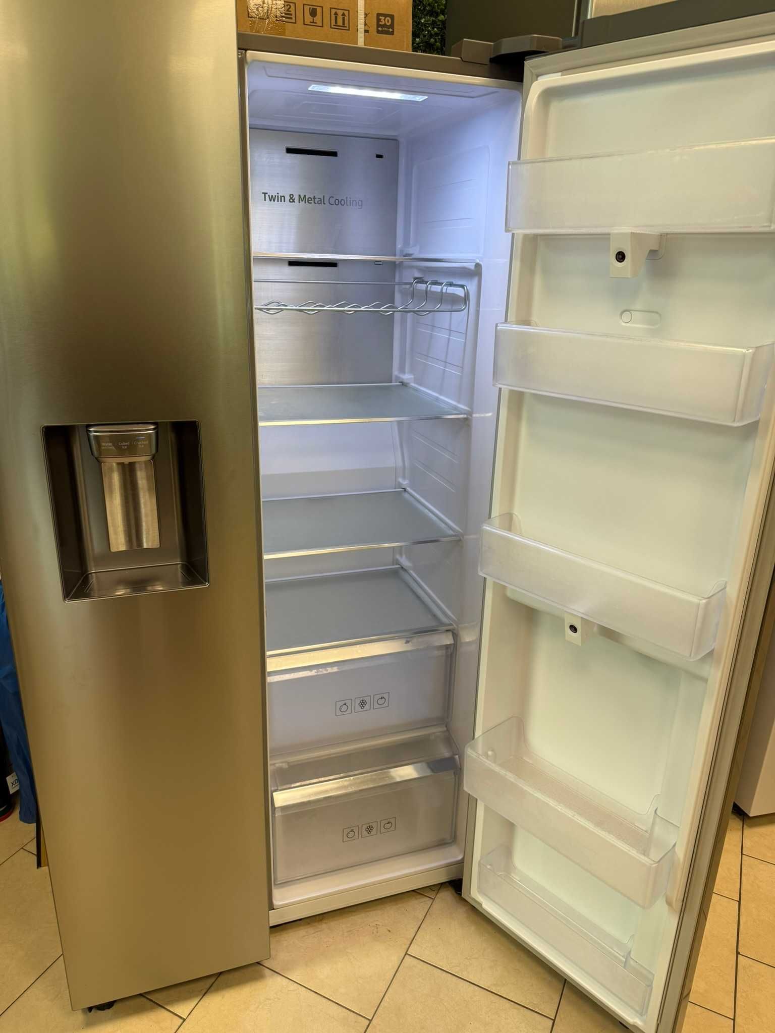 Хладилник Side by Side Samsung RS68N8941SL, 593 л,WiFi, Family Hub,