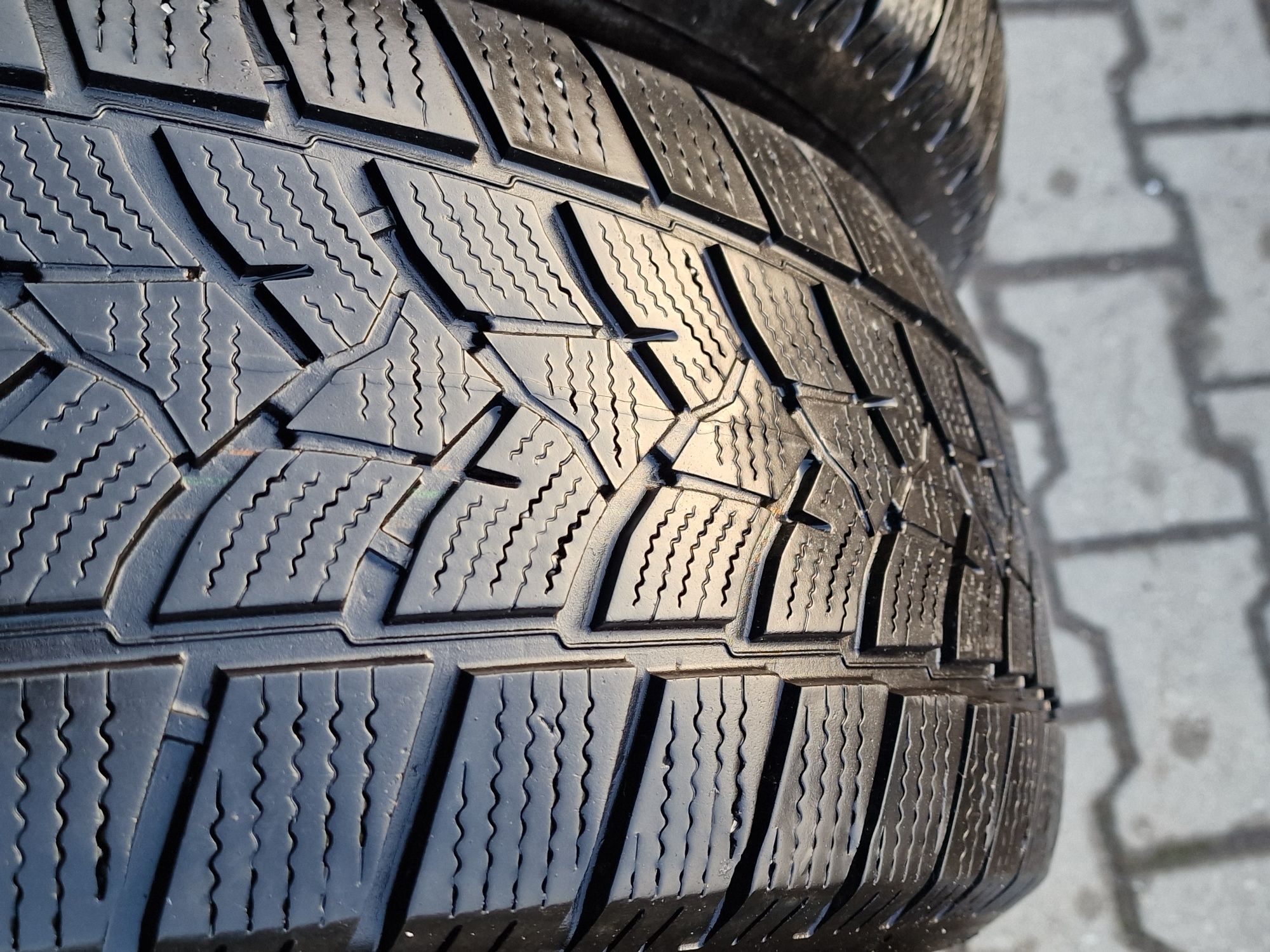 215 70 16 Dunlop