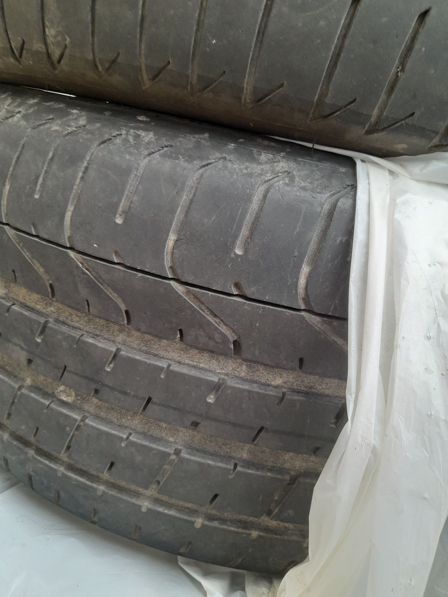 Vand 4 anvelope de vara 255 40 r18