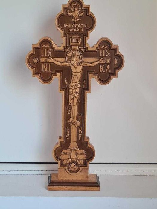 Cruce Lemn cu Postament Relief 3 D