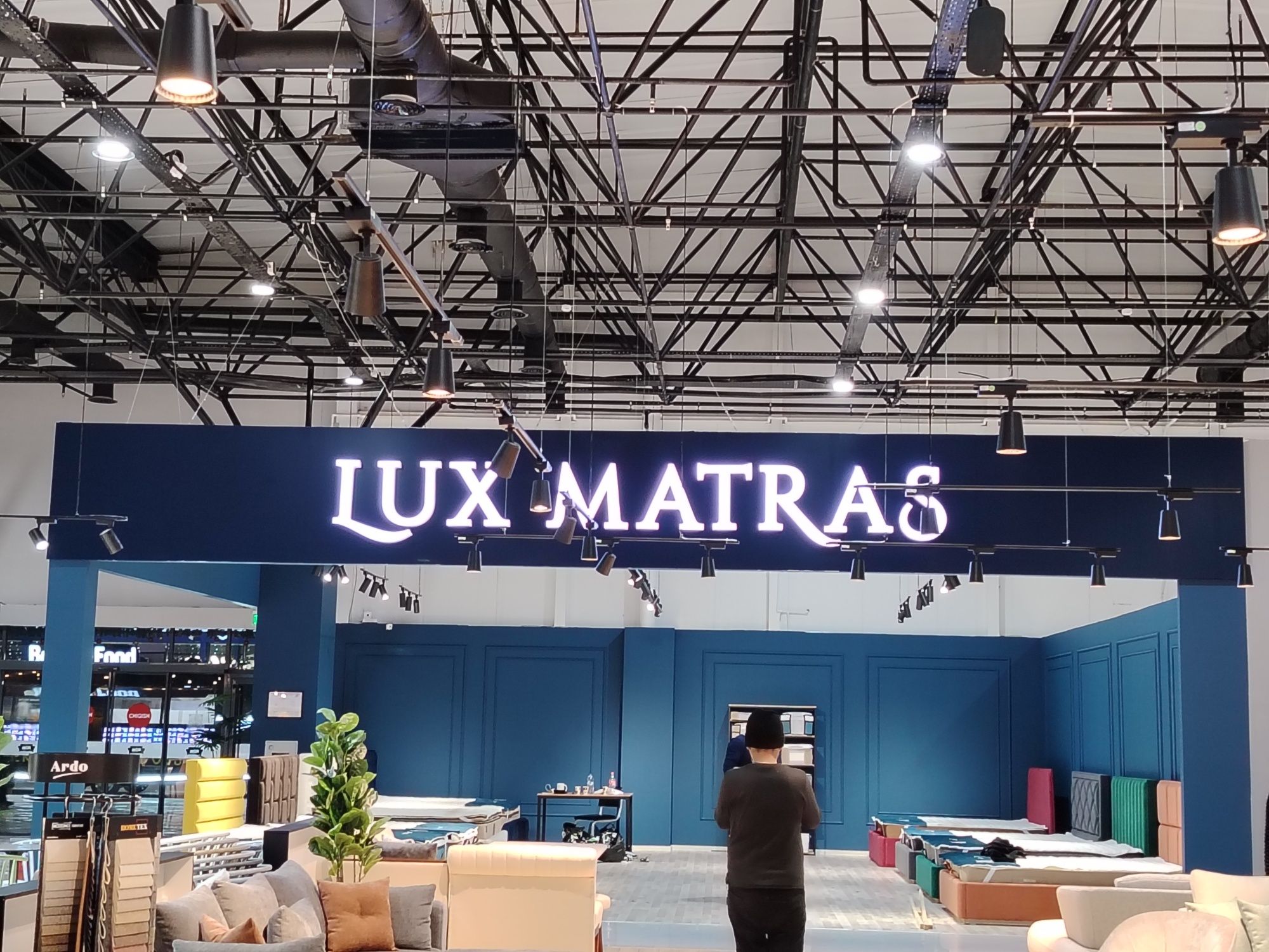 Reklama, banner, xarflar, bukva