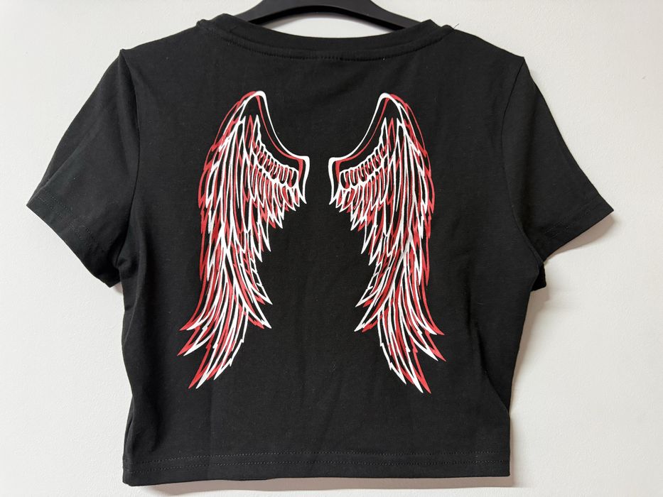 Черна къса тениска с крила
