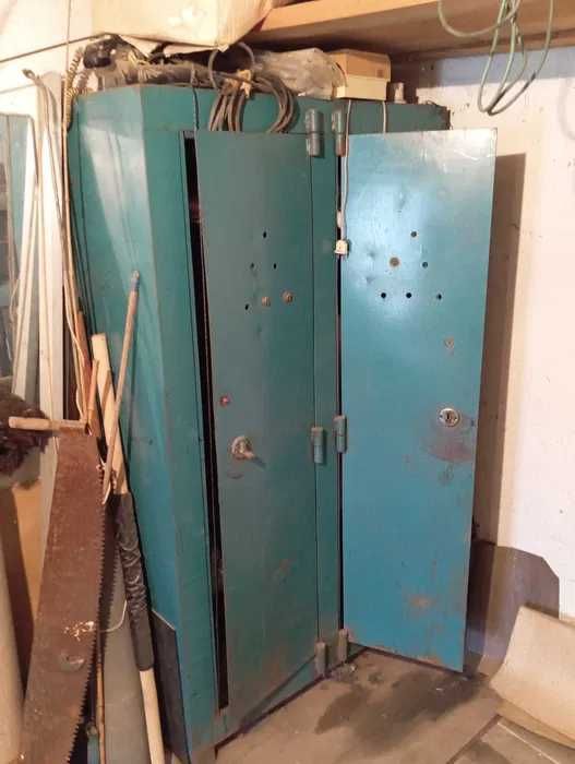 Шкаф металлический для раздевалки