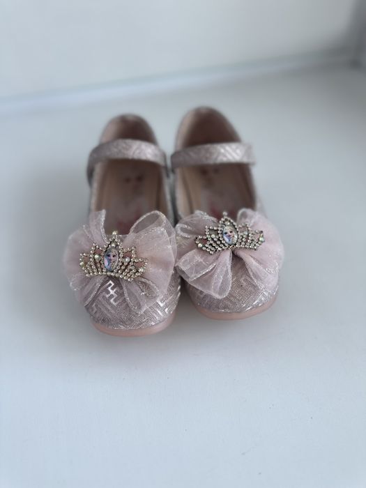 Продам детские туфельки