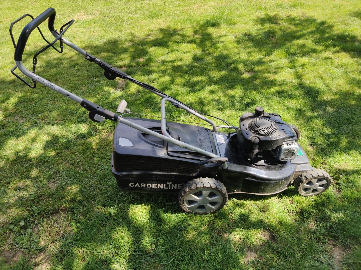 Masina de tuns iarba/gazon Gardenline cu Motor Briggs Stratton