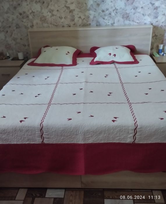 Продам покрывало и две наволочки 10 тыс.тг.