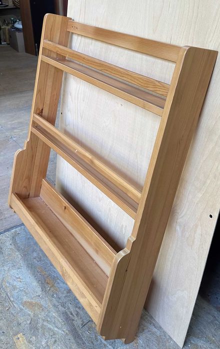 Cuier cu rafturi din lemn masiv; Cuier de perete rustic cu etajere