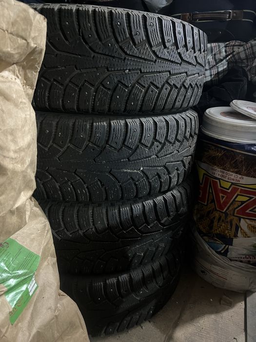Продам зимние баллоны нокиан r17