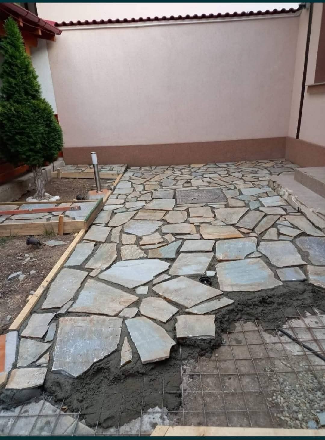 Pavajul din piatră naturală din Grecia este disponibil într-o nuanță e