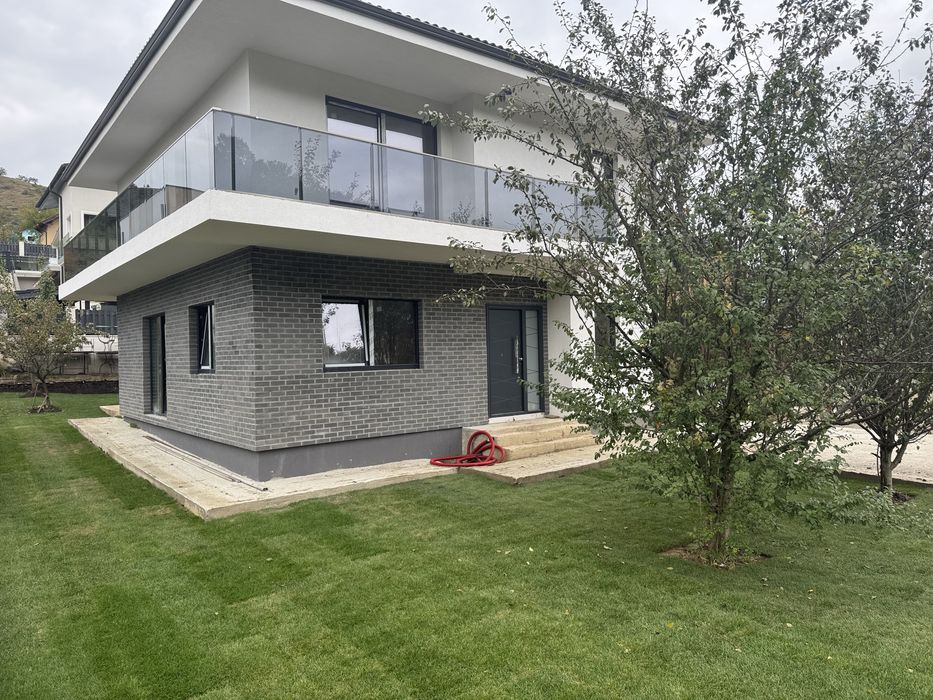Vand Casa Individuala finalizata in zona Roata Faget