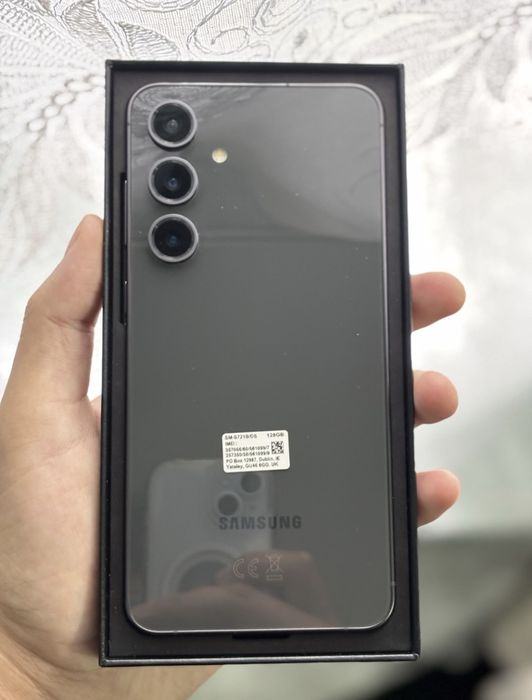 Vand sau schimb S24 FE impecabil la cutie