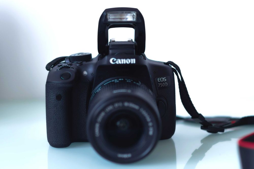 CANON 750D + cu WiFi si TouchScreen stare foarte buna