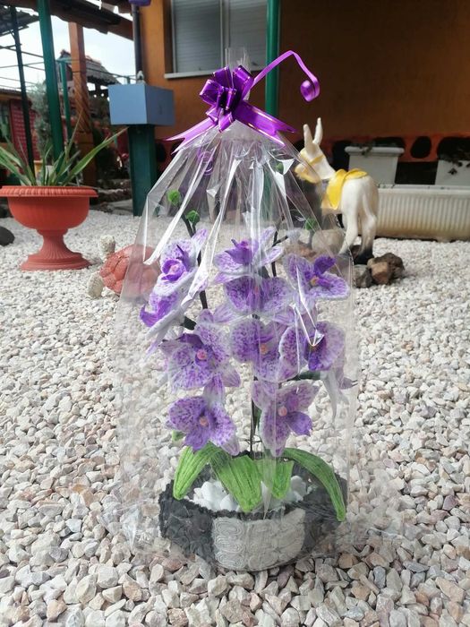 Продавам ръчно изработени цветя