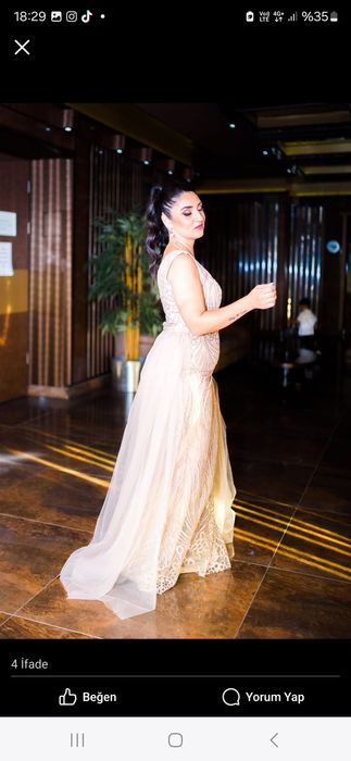 Офетсиална  рокля