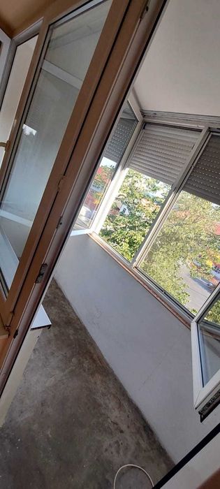 Vand Apartament decomandat cu 2 camere zona Podgoria