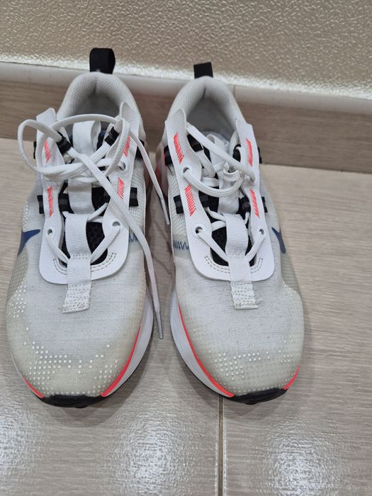 Дамски маратонки Nike cortez 2 чифта по 30 лв бр и nike 100