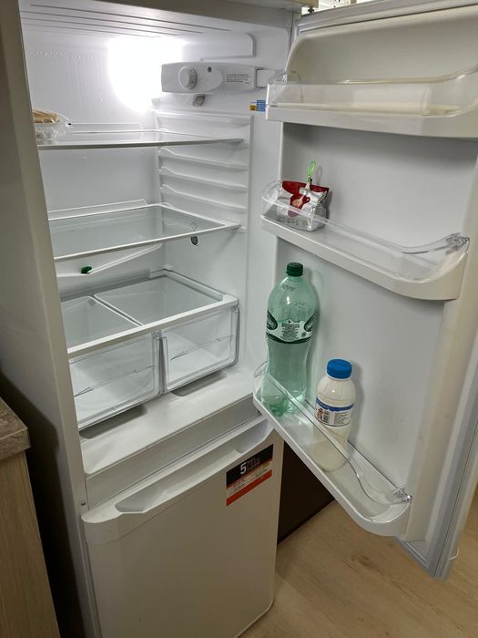 Продавам пералня,хладилник, бойлер и конвектор.