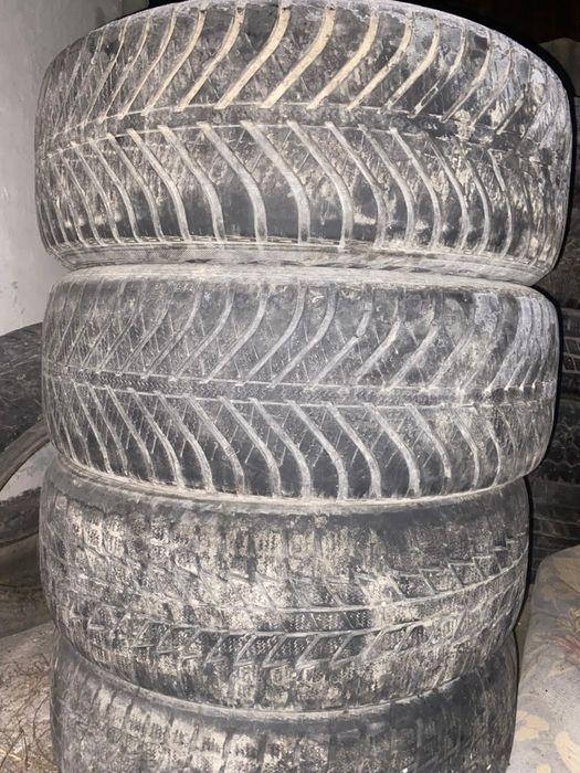 Продам шины 205,60,16 буу средни состаяние