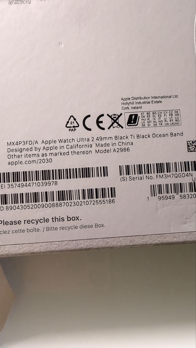 Apple Watch Ultra 2 49mm Black Ti Black Ocean Band