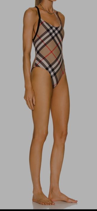 Costum de baie Burberry model 2026