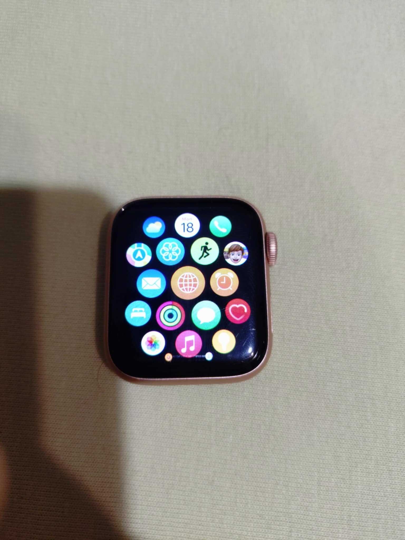 iPhone 11 Pro 64GB + Apple Watch Series Gold 4 40mm