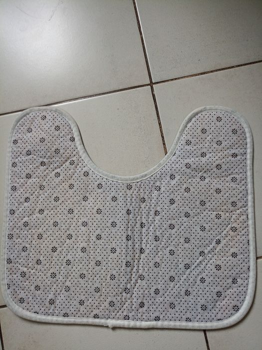 Vând covoraș baie cu logo,in stare perfectă,original .