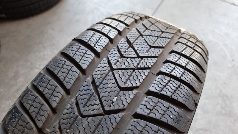 215/50/18 PIRELLI 4бр