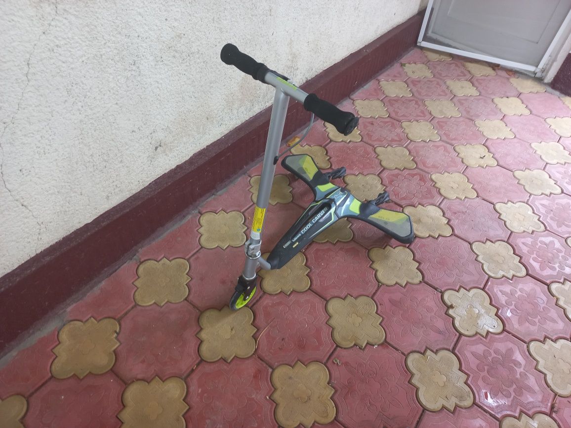 Vând bicicleta și trotineta