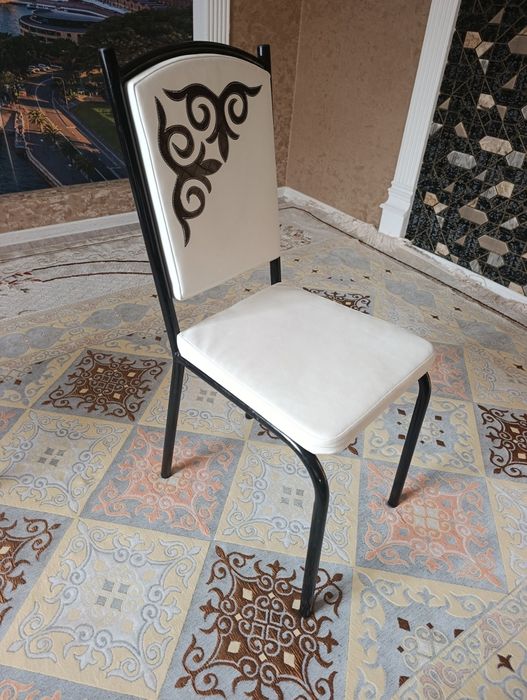 Стуль почти не использованный  8шт