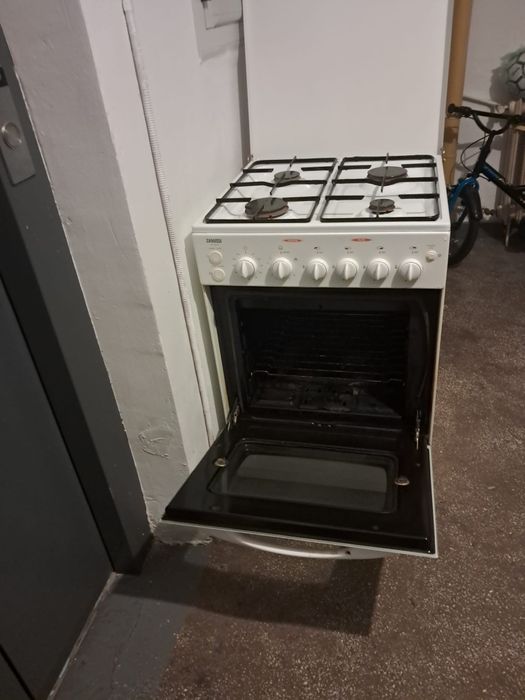 Aragaz cu Cuptor _ Zanussi