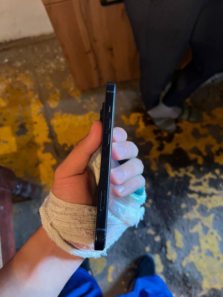 Продам iphone 15 128