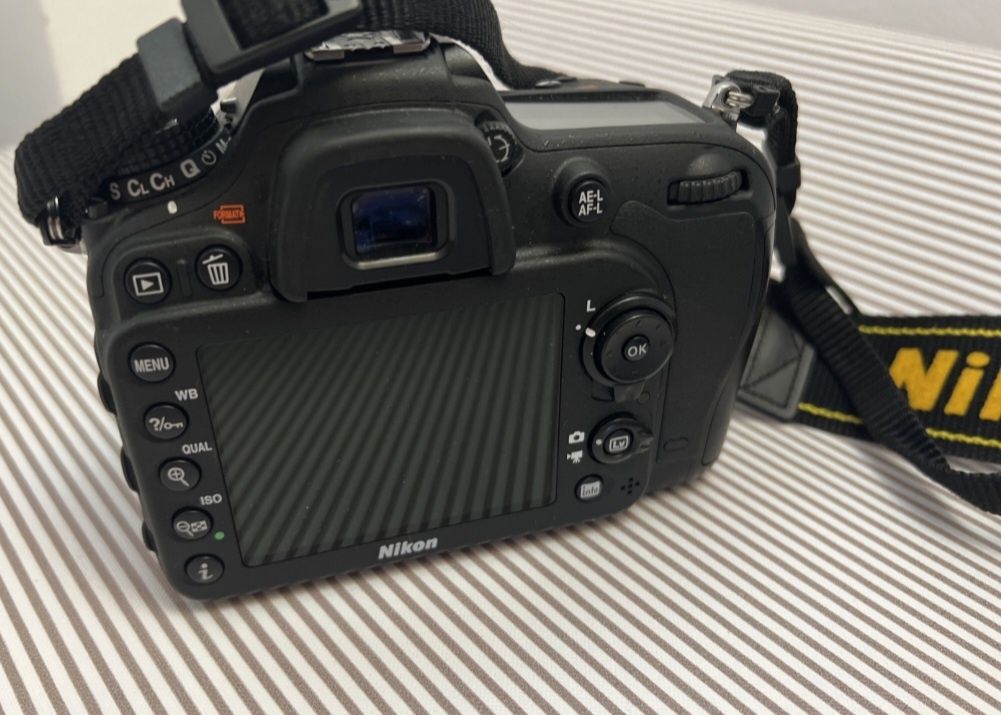Nikon D 7100 cu obiectiv 18 105