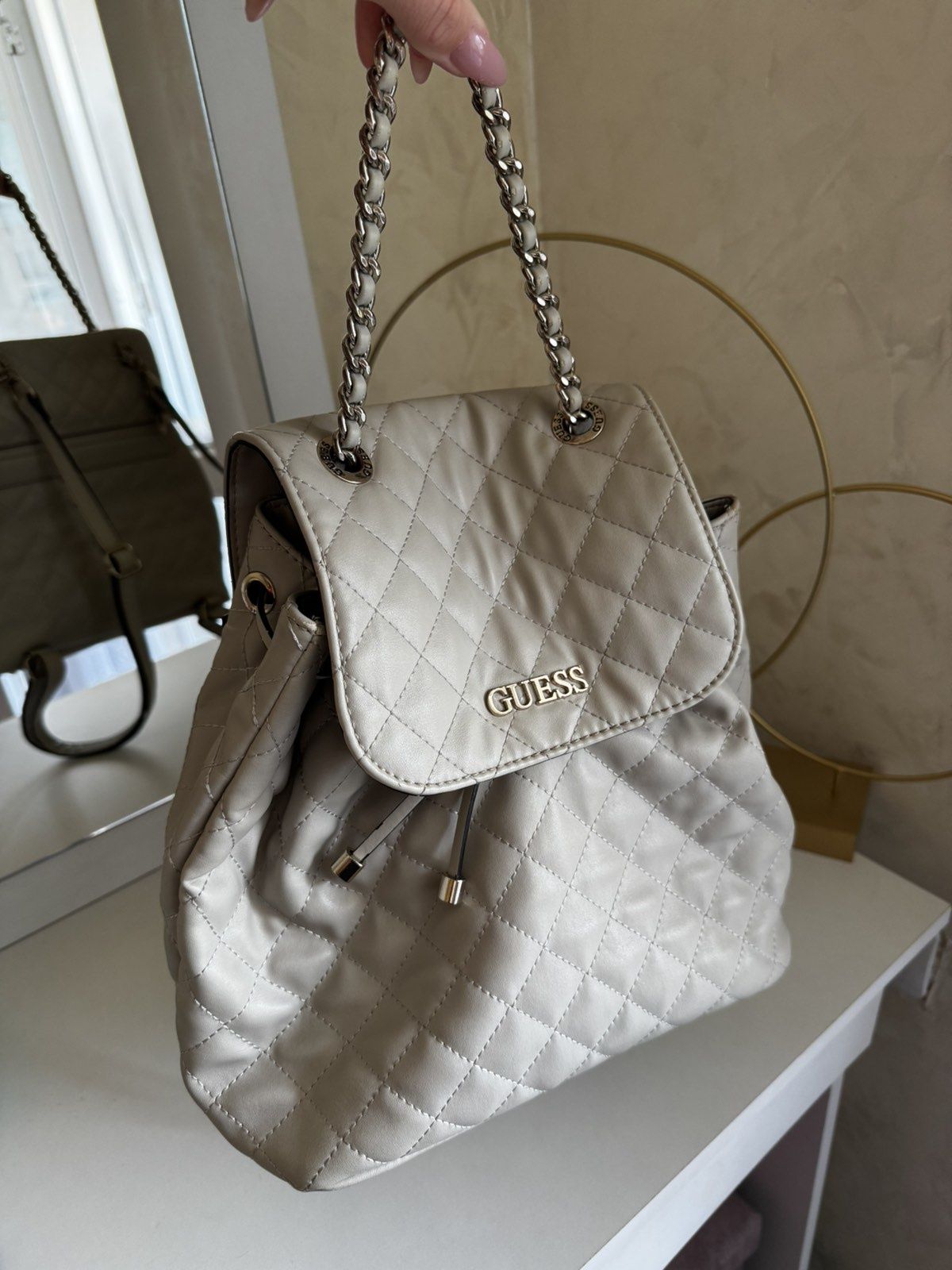 Дамска раничка Guess