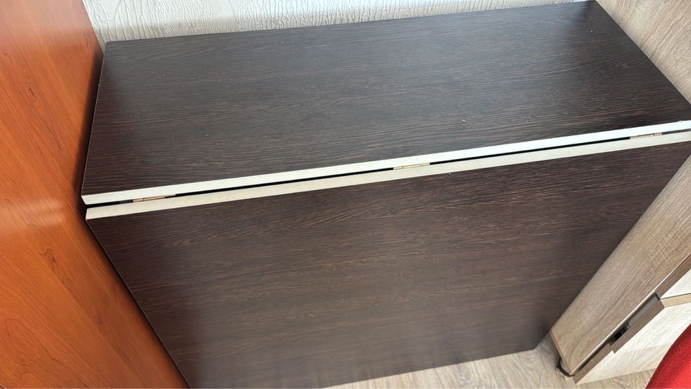 Заберите даром бесплатно, самовынос ДИВАН И СТОЛ.