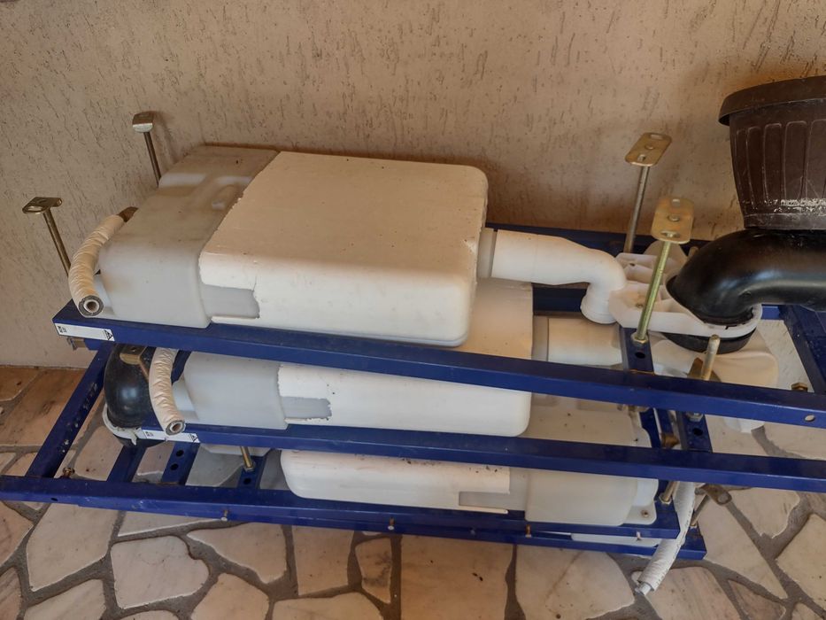 Vând 4  suporti toaleta incastrabili