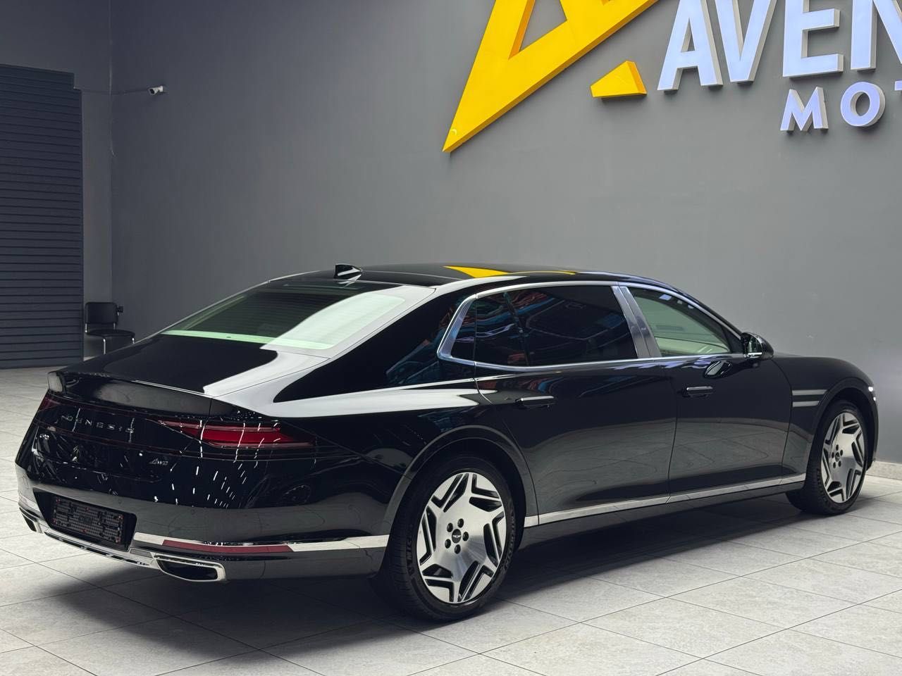 Продается Genesis G90 Limousine