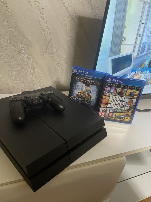 Vând PlayStation 4 !!